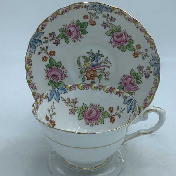 Vintage Tuscan English Bone China Flowers and Bird Teacup and Saucer - Picture 7 of 11